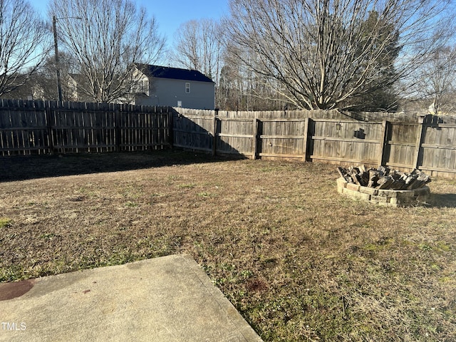 view of yard featuring a patio