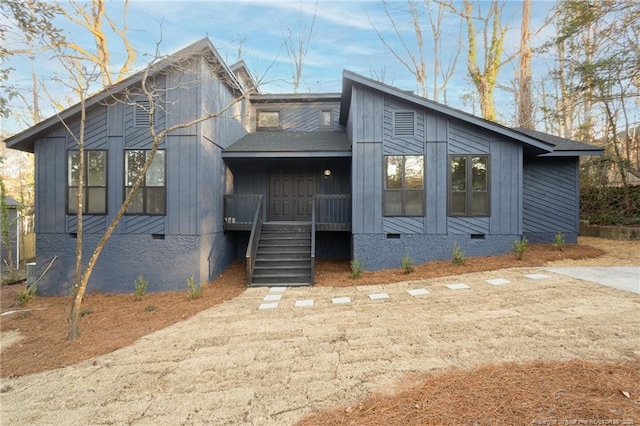 mid-century home with crawl space