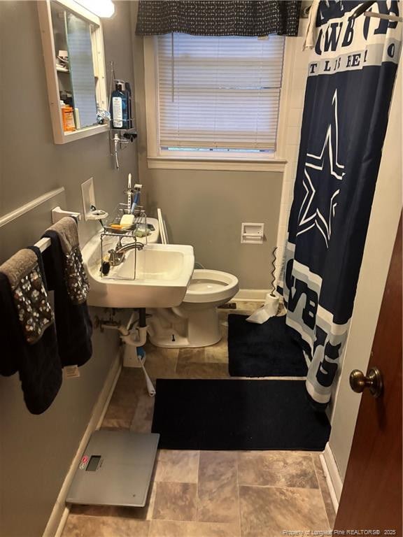 201 S Elm St, Maxton, NC 28364 - full bath with toilet, a sink, baseboards, and a shower with curtain
