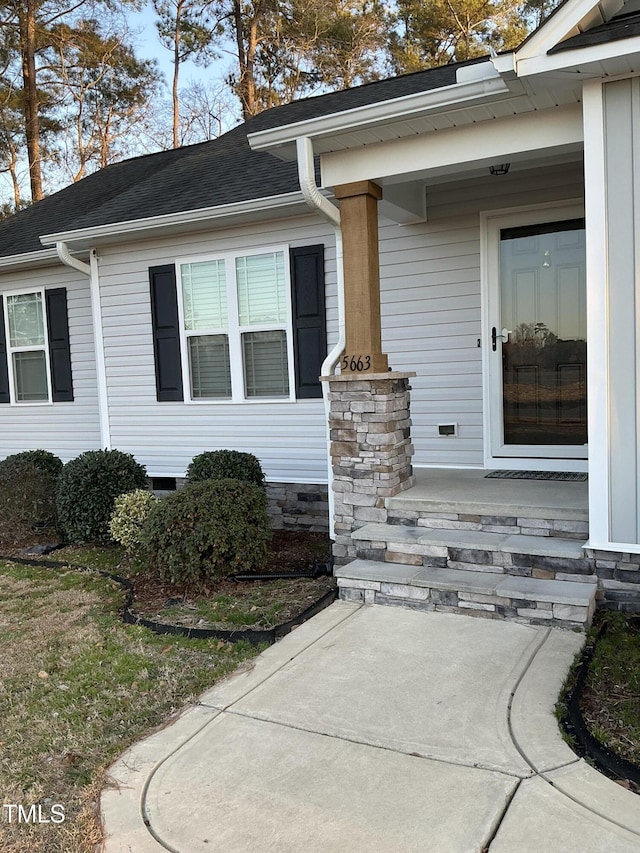 property entrance with covered porch