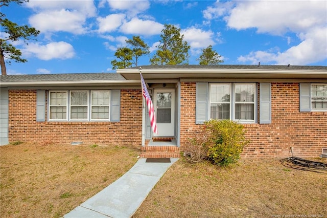 view of front facade with a front yard