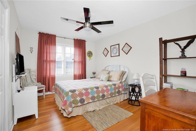 bedroom featuring light hardwood / wood-style floors and ceiling fan