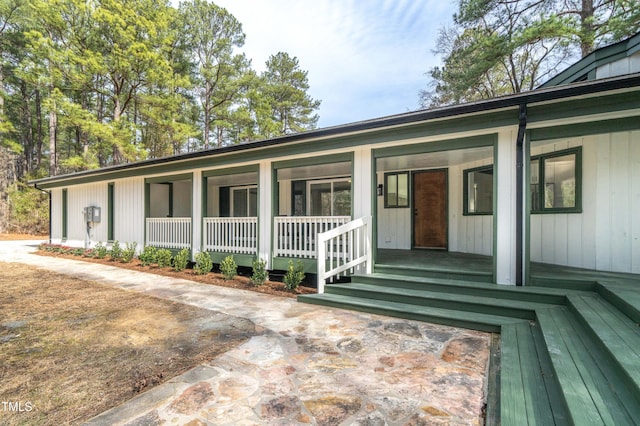 view of front of house with a porch