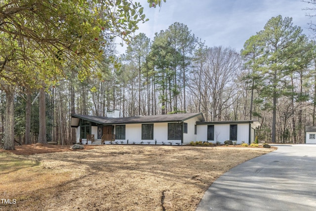 mid-century home with driveway