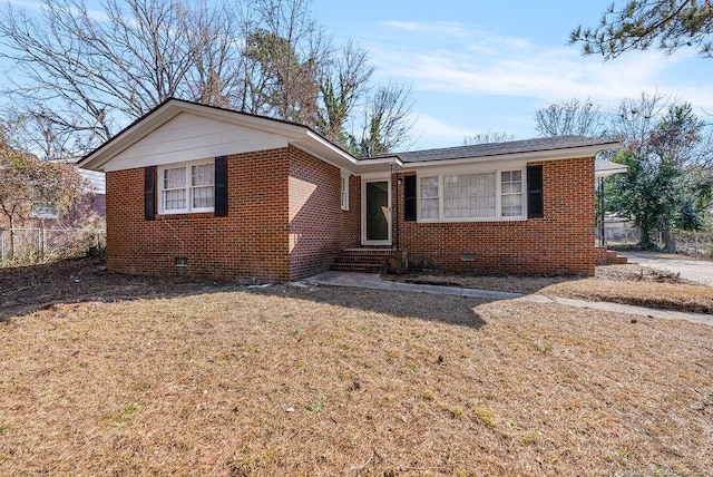 view of front of house with a front lawn