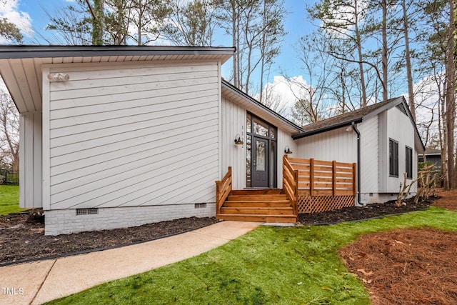 view of front of house featuring a front yard