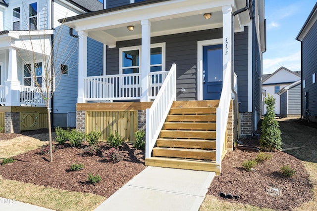 property entrance featuring a porch