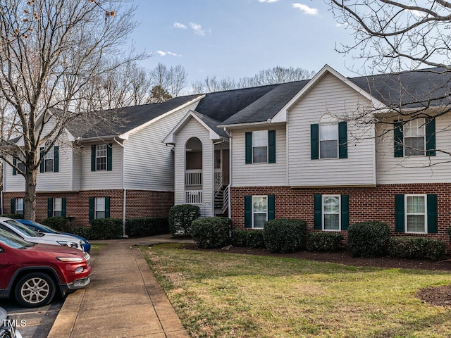 view of front of house featuring a front yard