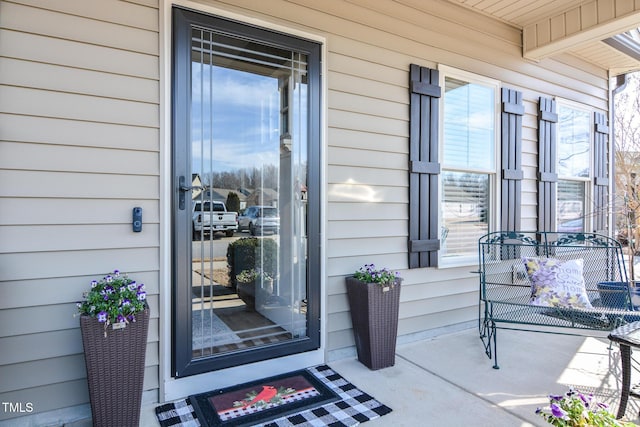 property entrance featuring covered porch