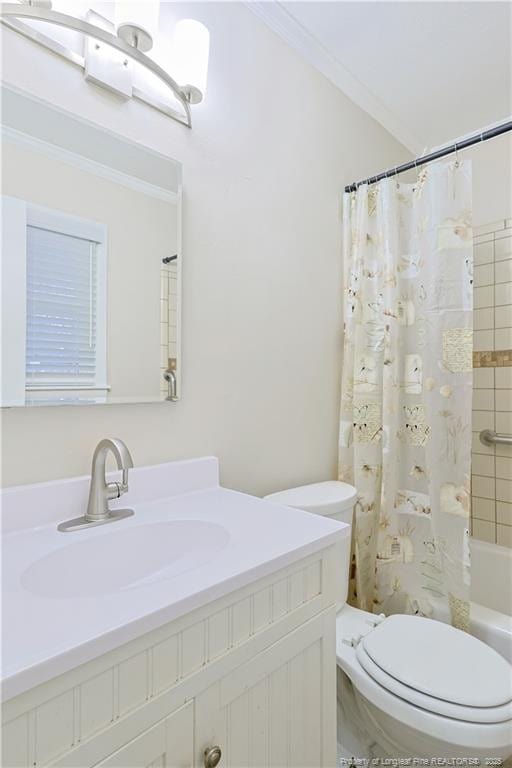 full bathroom featuring crown molding, vanity, shower / bath combo with shower curtain, and toilet