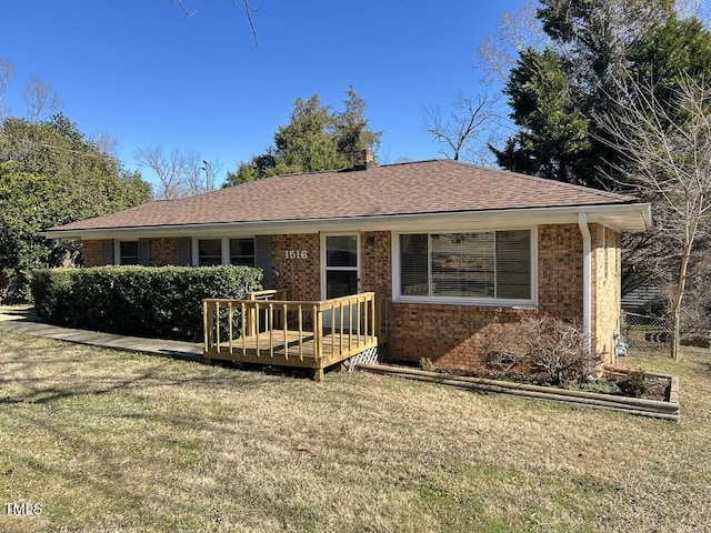 view of front facade featuring a front yard