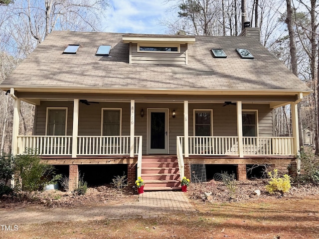 view of front facade with ceiling fan and covered porch