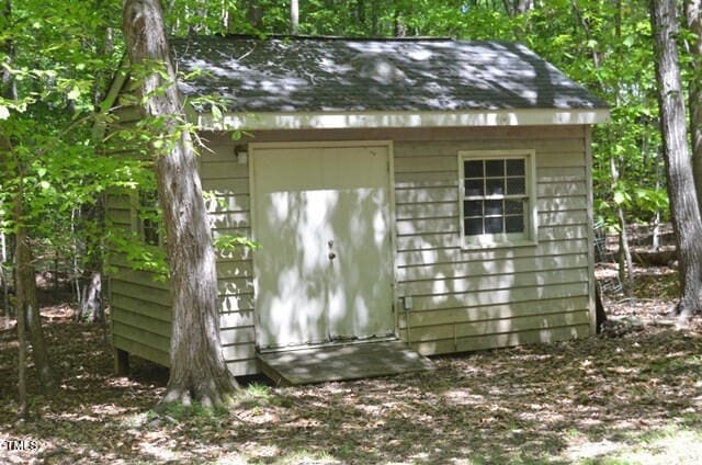 view of outbuilding