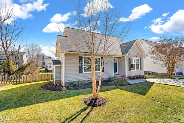 view of front of home featuring central AC and a front lawn