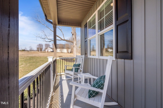 balcony featuring covered porch