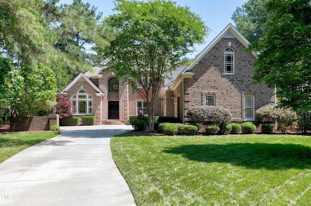 view of front of property with a front yard