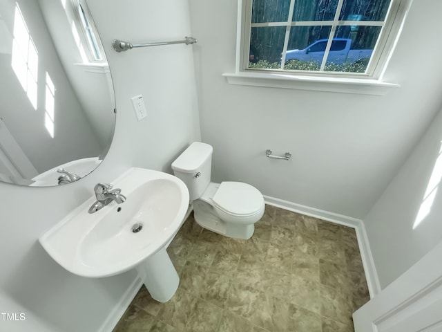 bathroom featuring toilet and sink