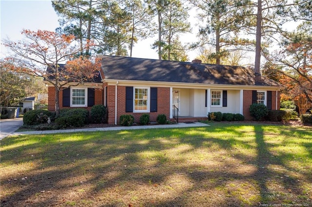 ranch-style house featuring a front yard