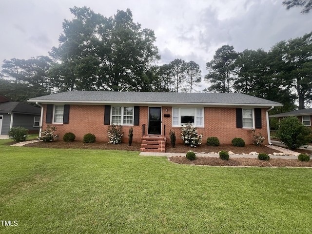 single story home with a front lawn