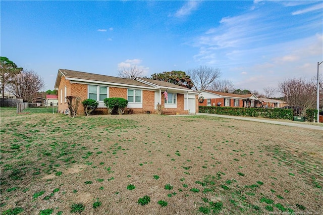 single story home with a front yard