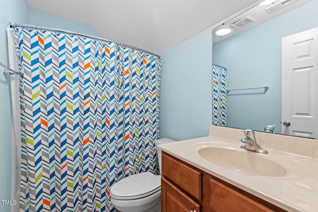 full bathroom with visible vents, vanity, toilet, and a shower with curtain