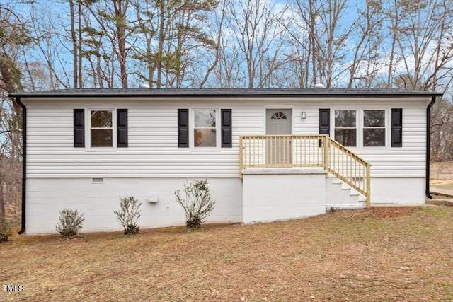 view of front facade with a front yard