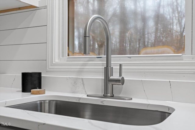 interior details with sink and tasteful backsplash