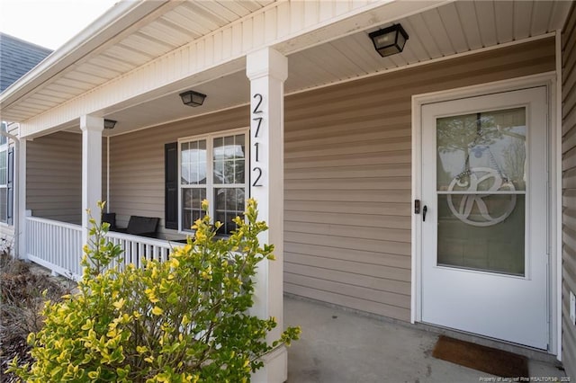 property entrance featuring a porch