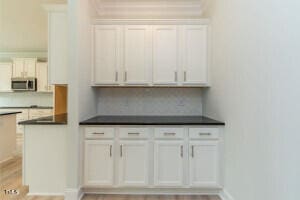 kitchen with backsplash and white cabinets