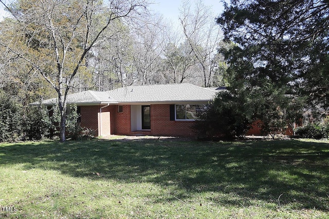 view of front of home with a front lawn