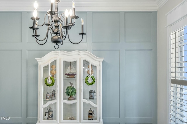 room details with a notable chandelier and ornamental molding