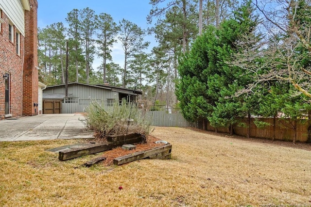 view of yard featuring a patio