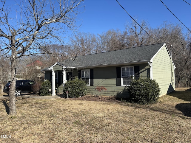 single story home with a front yard