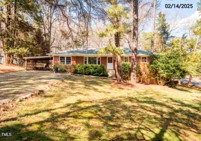 single story home featuring a front yard and a carport