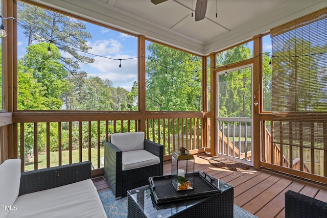 sunroom / solarium featuring a ceiling fan