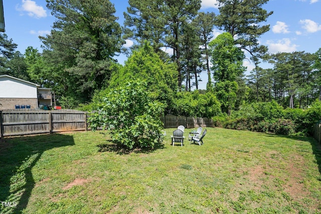 view of yard featuring a fenced backyard