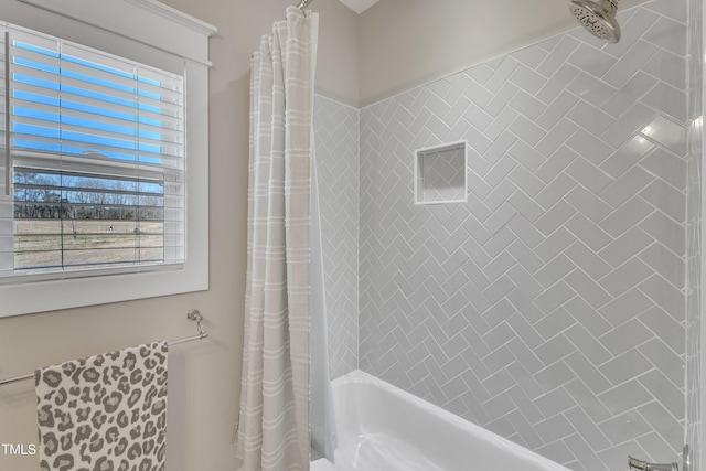 bathroom featuring shower / tub combo