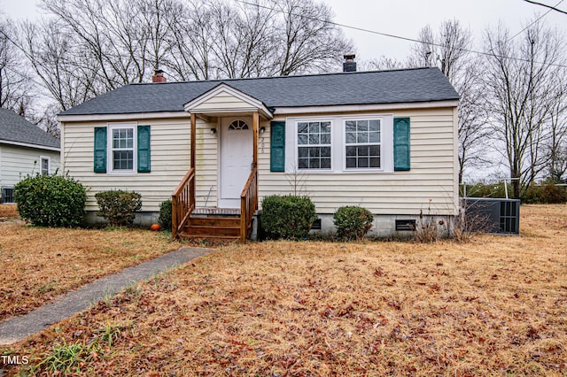 view of front of home with a front lawn