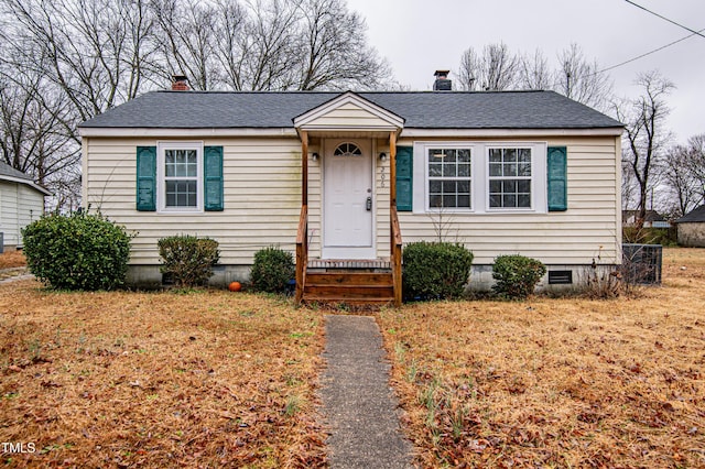 view of front of property with a front yard