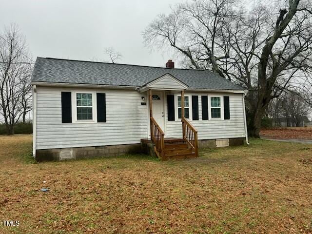 view of front facade featuring a front yard