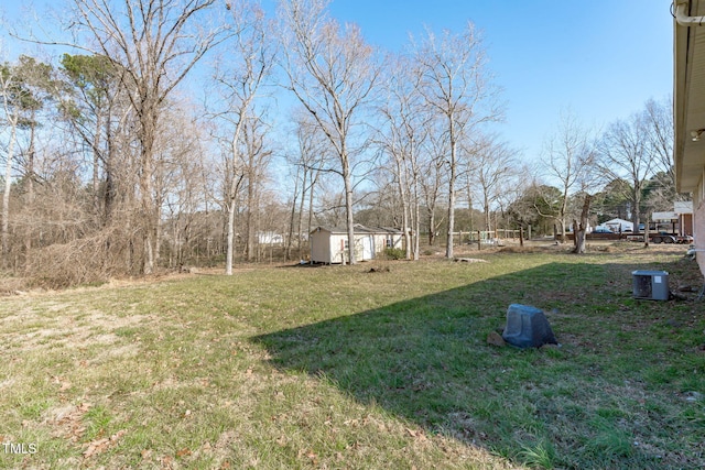 view of yard featuring a shed and an outdoor structure