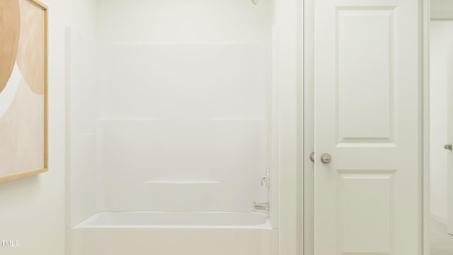 bathroom featuring shower / bathtub combination