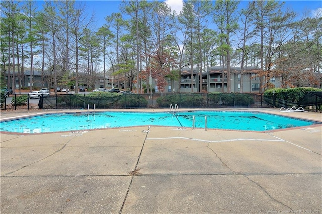 view of swimming pool