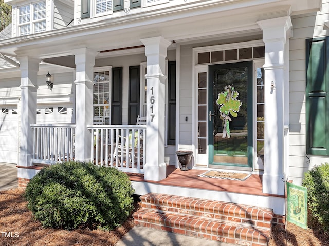 entrance to property featuring a porch