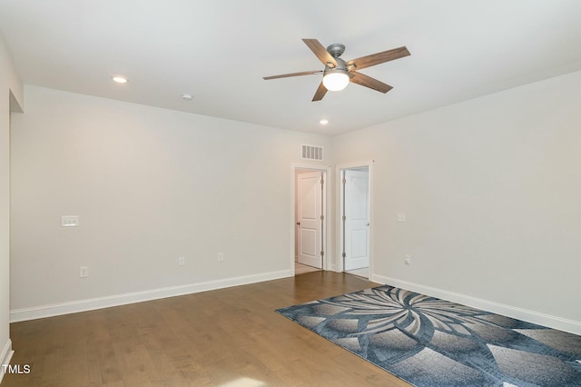 unfurnished room with dark wood-type flooring and ceiling fan