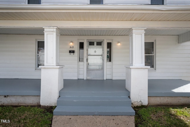 property entrance featuring a porch