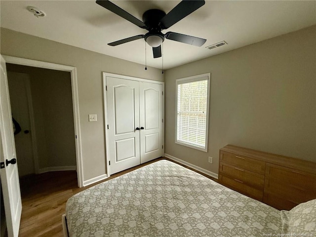 bedroom with ceiling fan, hardwood / wood-style floors, and a closet