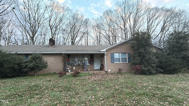 single story home featuring a front yard and a porch