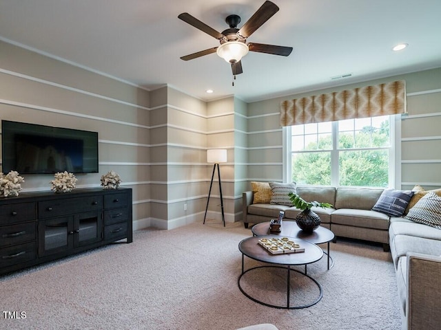 living area with baseboards, visible vents, carpet flooring, and recessed lighting