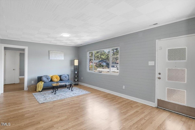 sitting room with light hardwood / wood-style floors